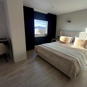 Нагірна вул., 16