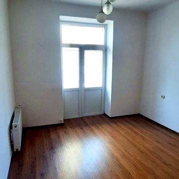 Академіка Євгена Лазаренка вул., 4б