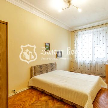 Леоніда Каденюка просп. (Юрія Гагаріна), 2/35