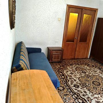 Менахем-Мендл Шнеєрсона вул. (Мініна), 11