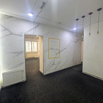 Лесі Українки бульв., 21