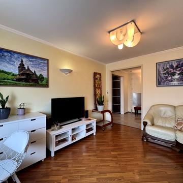 Федора Ернста вул., 12