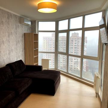 Леся Курбаса просп., 7-Б