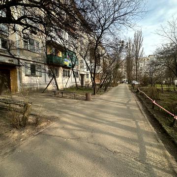 Героїв Космосу вул., 1-В