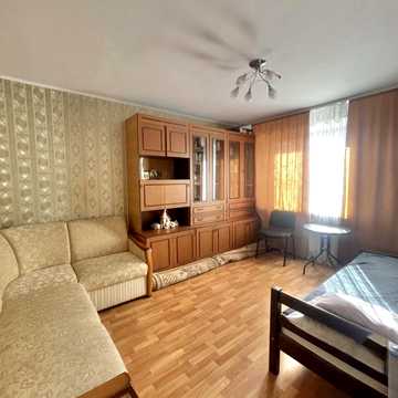 Небесної Сотні просп. (Маршала Жукова), 10/2