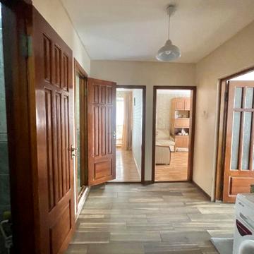 Небесної Сотні просп. (Маршала Жукова), 10/2