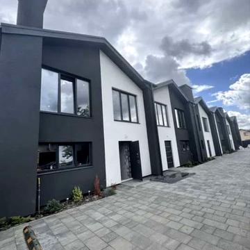 Академіка Шалімова вул., 36