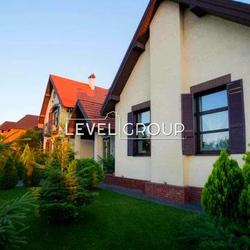 Дніпровська вул., 28