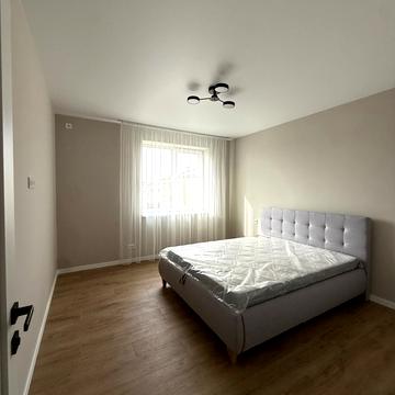 Наварійська вул., 27