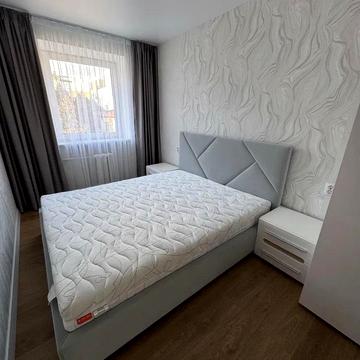 Квітнева вул., 16