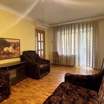 Тополева вул., 5