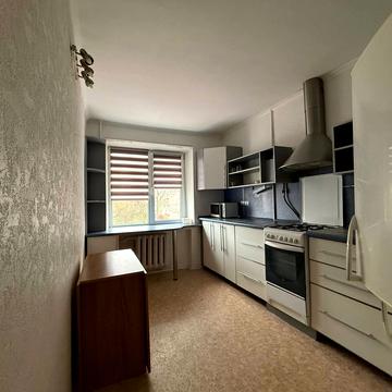 Зарічанська вул., 32