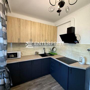 Срібнокільська вул., 8