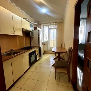 Зоопаркова вул., 10