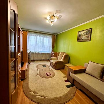 Тролейбусна вул., 14