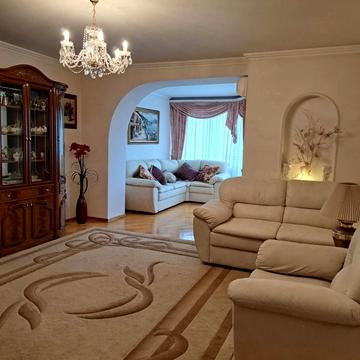 Володимира Івасюка просп. (Героїв Сталінграду), 24