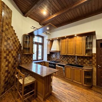 Затишна вул., 10