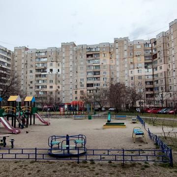 Тростянецька вул., 3