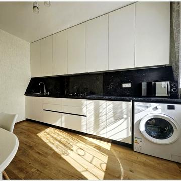 Вокзальна пл. (Петровського), 1