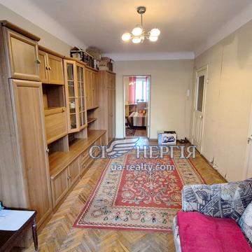 Набережно-Хрещатицька вул., 35