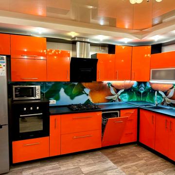 Менахем-Мендл Шнеєрсона вул. (Мініна), 15