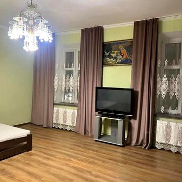 Степана Бандери вул. (), 83