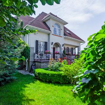 Озерна вул.