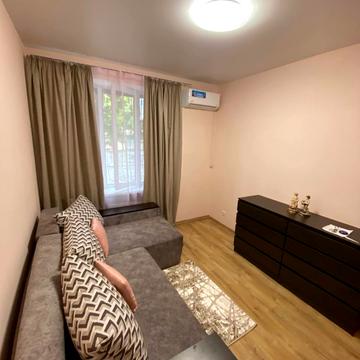 Адміральський просп., 8