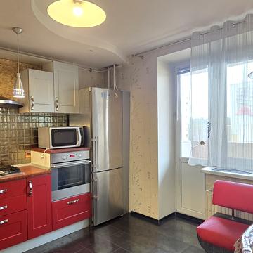 Валерія Лобановського вул., 14