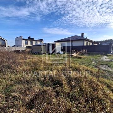 Євгена Плужника вул., 12