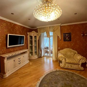 Михайла Грушевського вул., 34/1