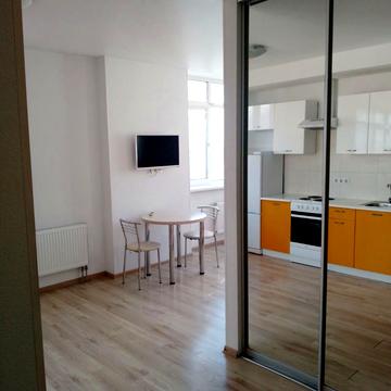 Феодосійська вул., 1