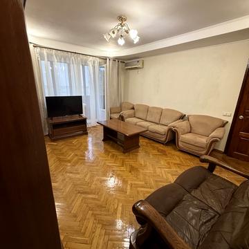 Велика Васильківська вул. (Червоноармійська), 136