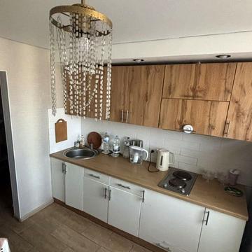 Академіка Корольова вул., 60