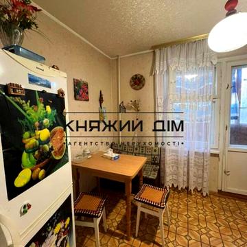 Бережанська вул., 18