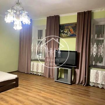 Степана Бандери вул. (), 83