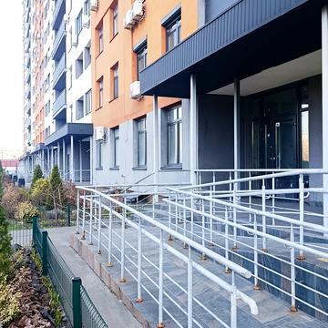 Вацлава Гавела бульв. (Івана Лепсе), 28