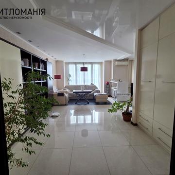 Макіївська вул., 8