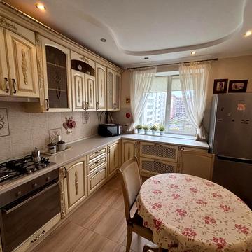 Василя Стуса вул., 11