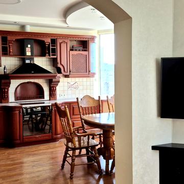 Анни Ахматової вул., 48