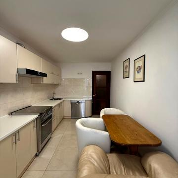 Пасічна вул., 38