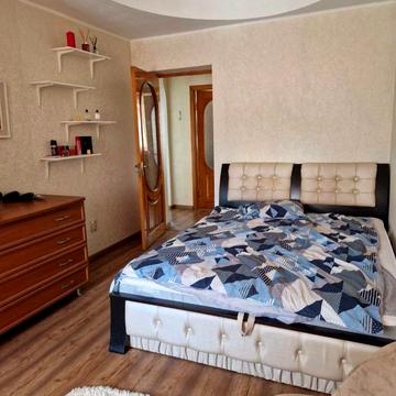 Велика Васильківська вул. (Червоноармійська), 102