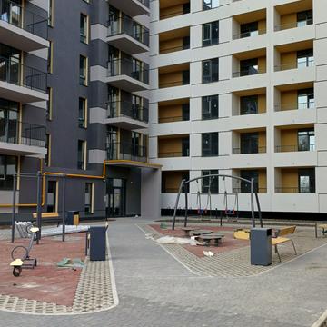 Івана Миколайчука вул., (Будинок 1)