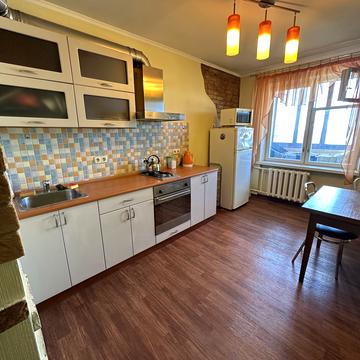 Чеська вул., 6