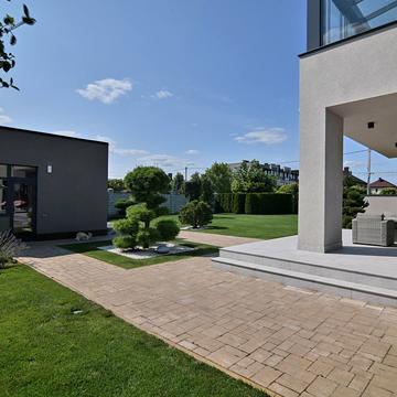 Єфремова, 17