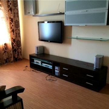 Милославська вул., 12