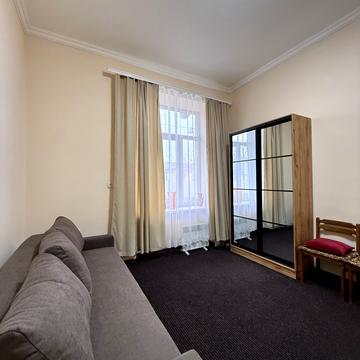 Волинська вул., 27