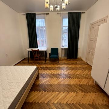 Ярослава Мудрого вул., 12В