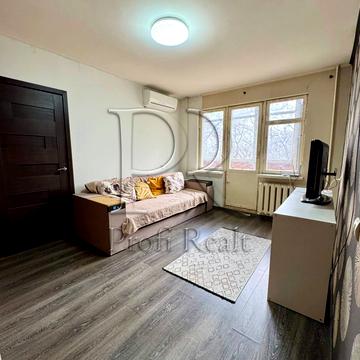 Петра Курінного вул. (Комісара Рикова), 1