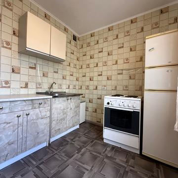 Підлісна вул., 2